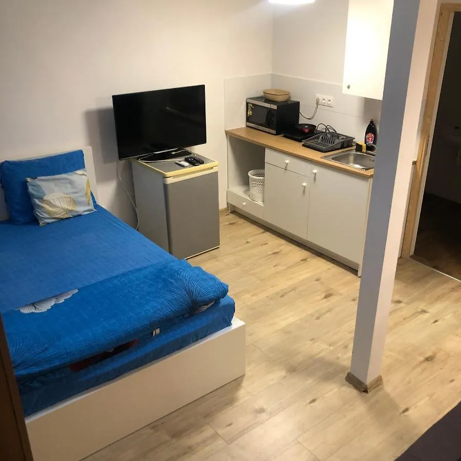 7Dab Rotten 4B3 Contactless Self Check-In Budapest Hungría